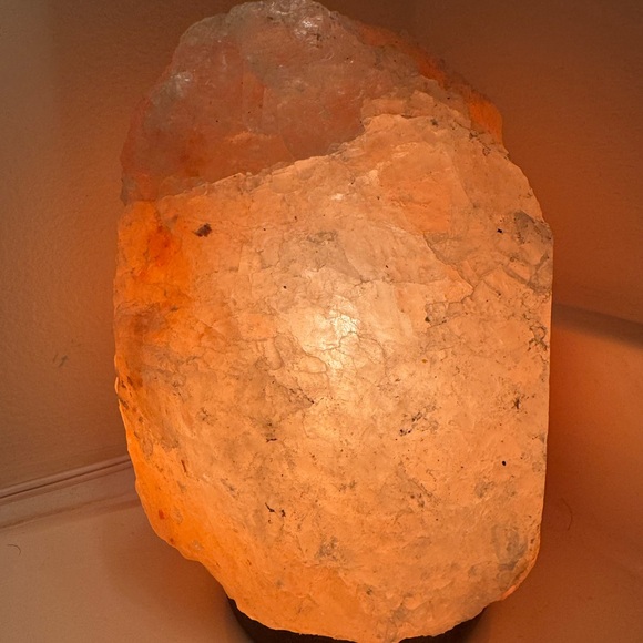 HIMALAYAN SALT CRYSTAL ROCK LAMP GLOW, KNOWN FOR PEACE MOOD, RELAXATION & REST - Picture 4 of 6